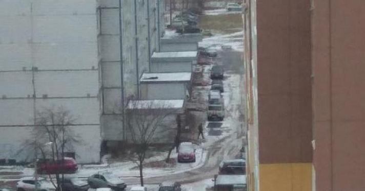 Во Фрунзенском районе Ярославля женщина выпала из окна квартиры 12-го этажа