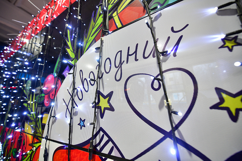 В Ярославле общественный транспорт украшают к Новому году