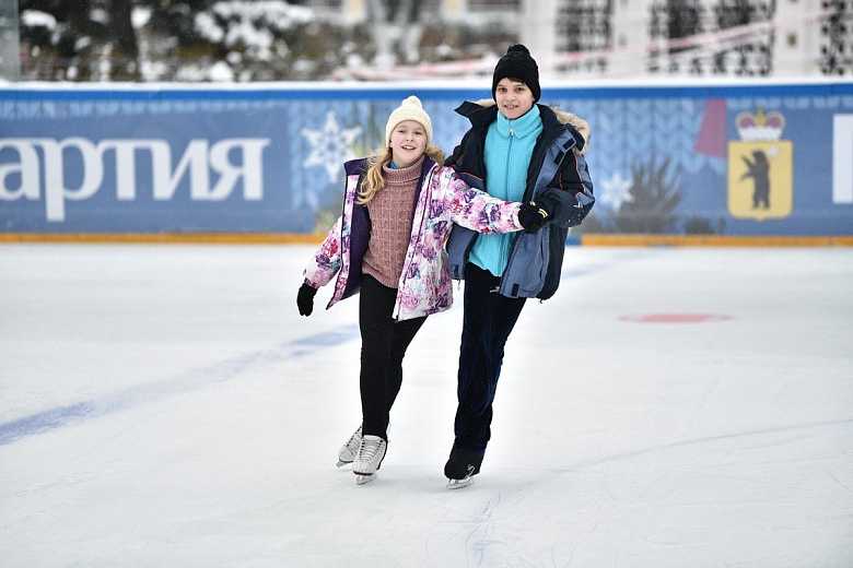 Отдыхаем активно: где в Ярославле покататься на коньках нынешней зимой