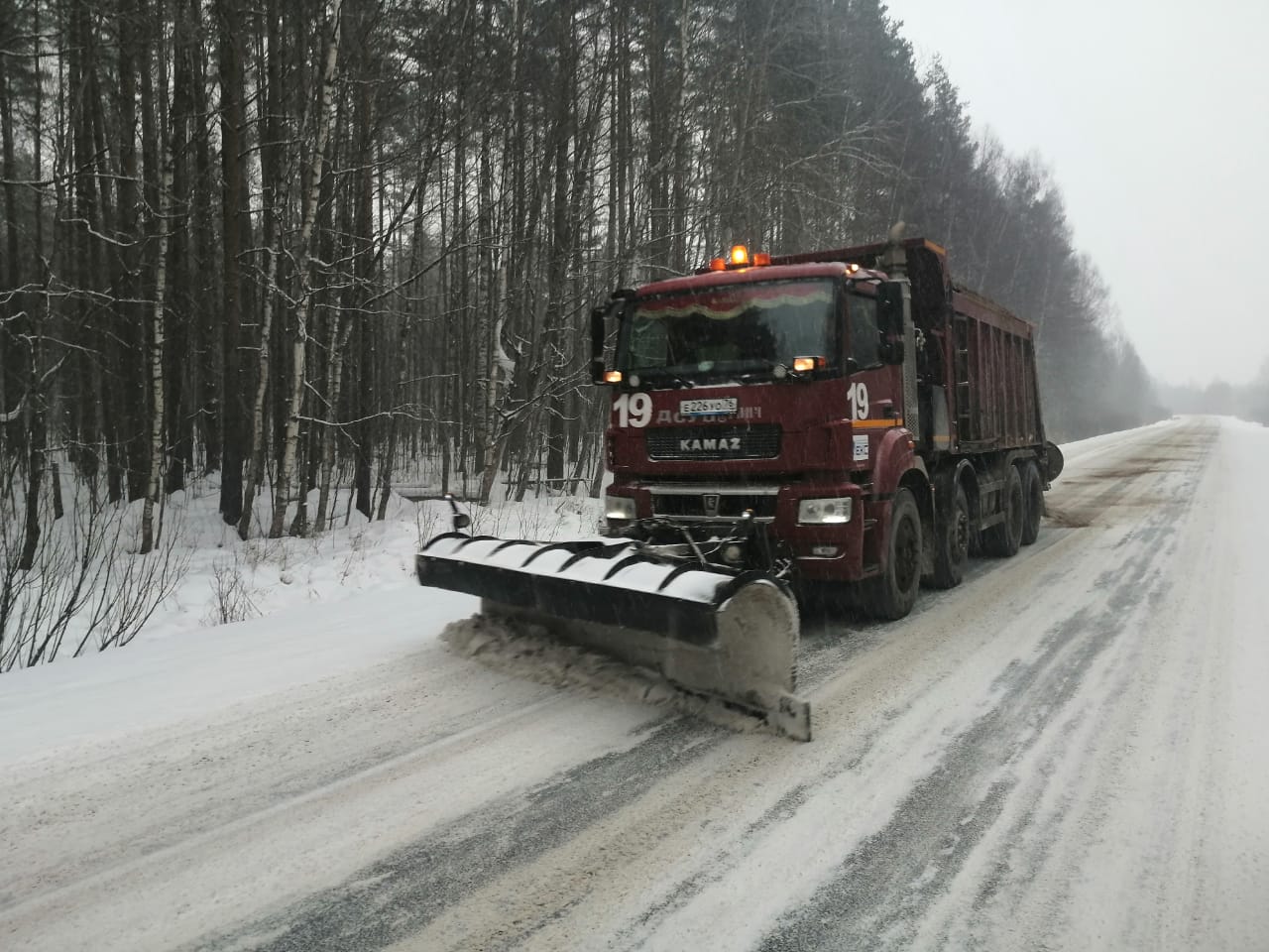 В правительстве рассказали, как на региональных дорогах ведется работа по устранению последствий снегопада