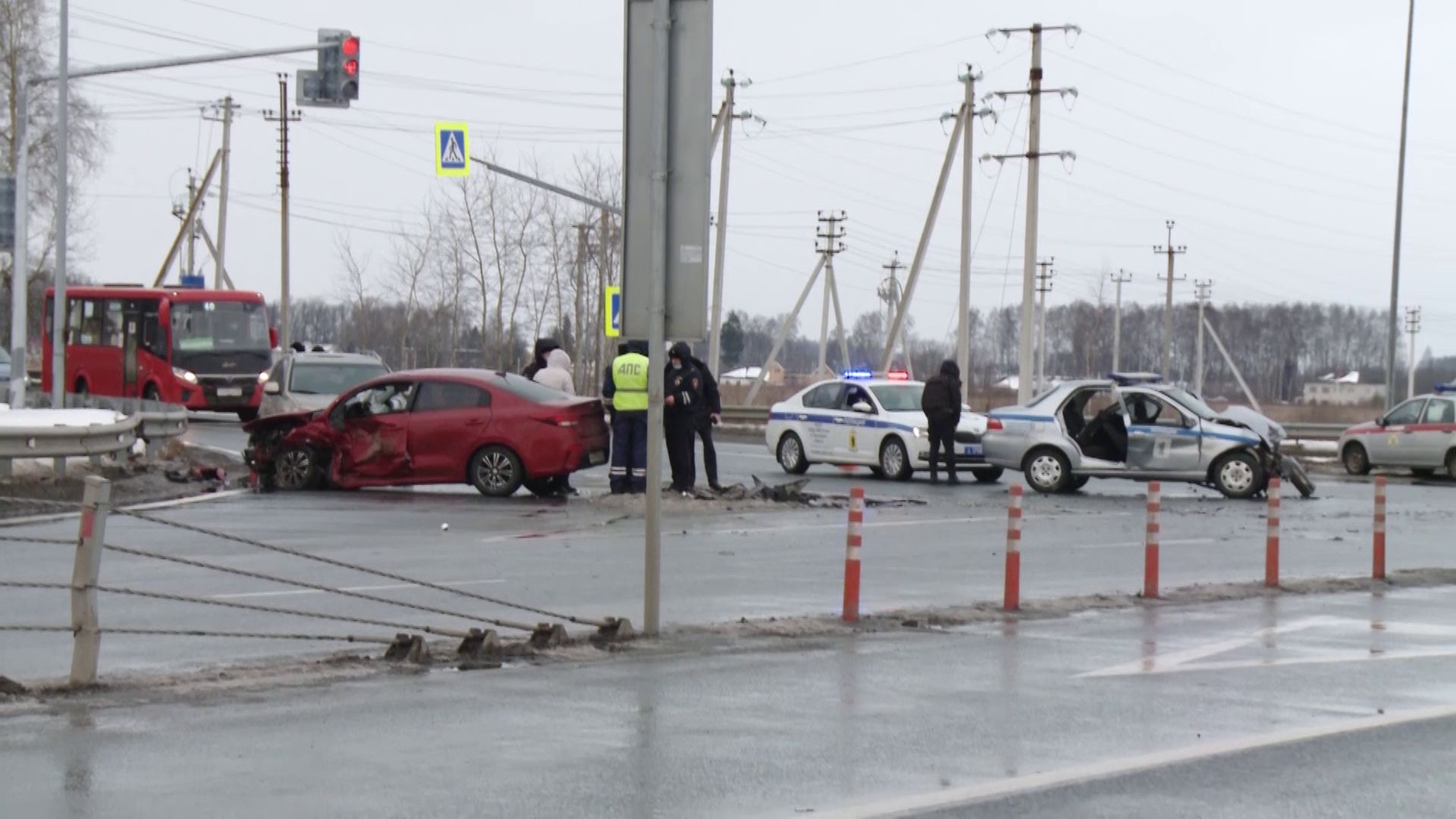 В Ярославле в ДТП с участием полицейского авто пострадали пять человек