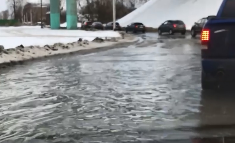 Ярославль поплыл: улицы города затопило талыми водами