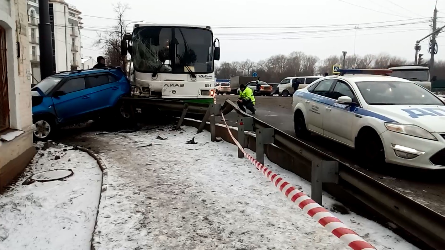 В Ярославле автотранспортное предприятие заплатит 600 тысяч рублей родственникам погибшего в ДТП пассажира