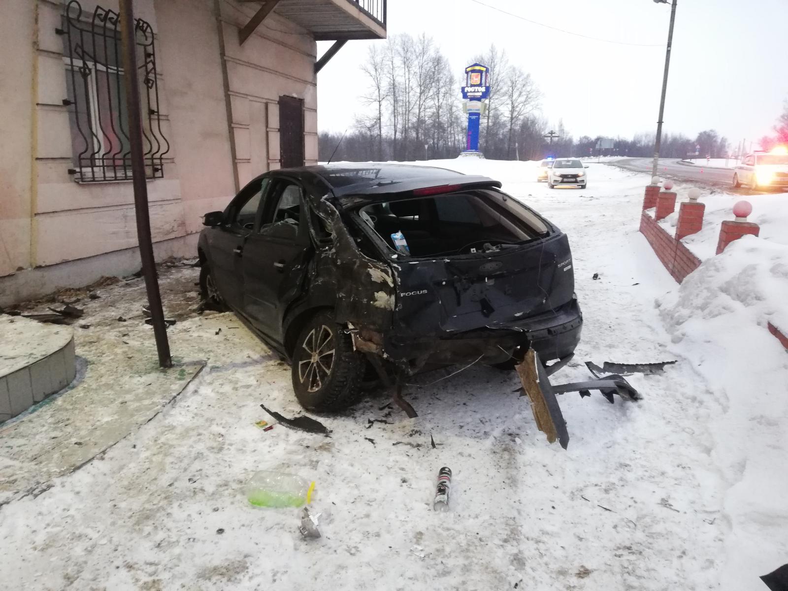 При столкновении легковушек в Ярославской области пострадала женщина