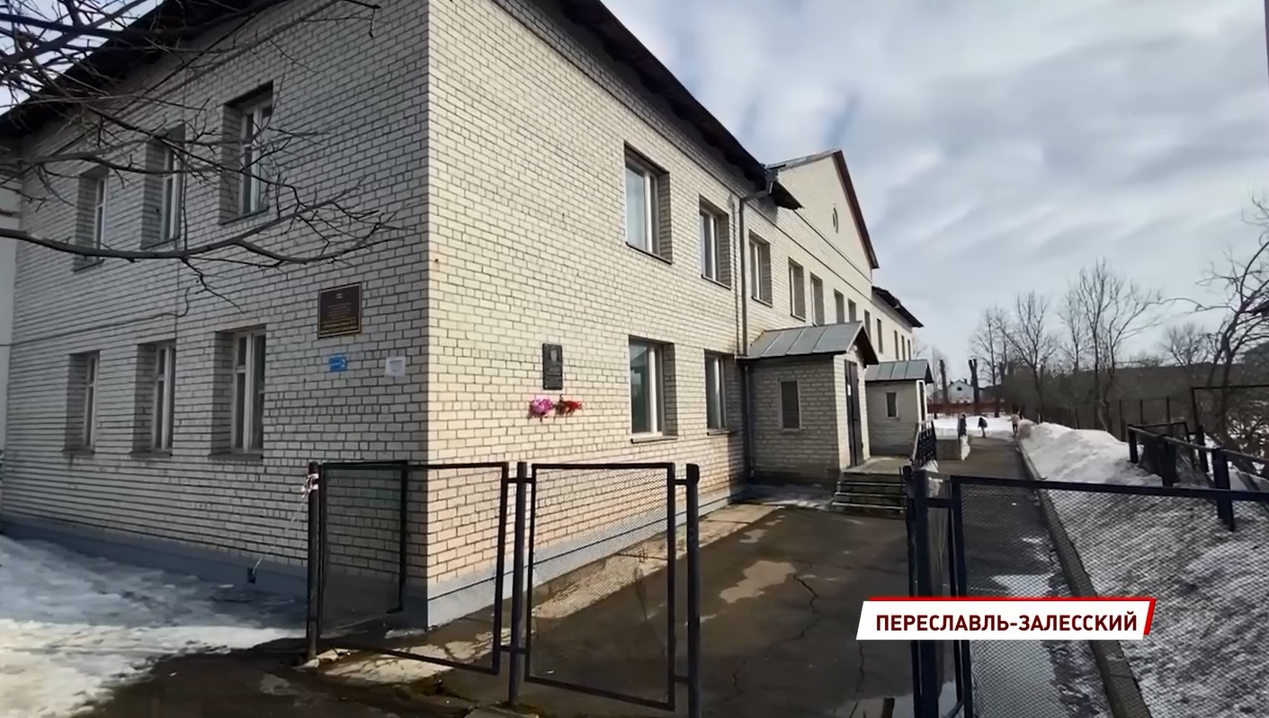 Депутат Лариса Ушакова взяла на контроль ситуацию с ремонтом в третьей школе Переславля