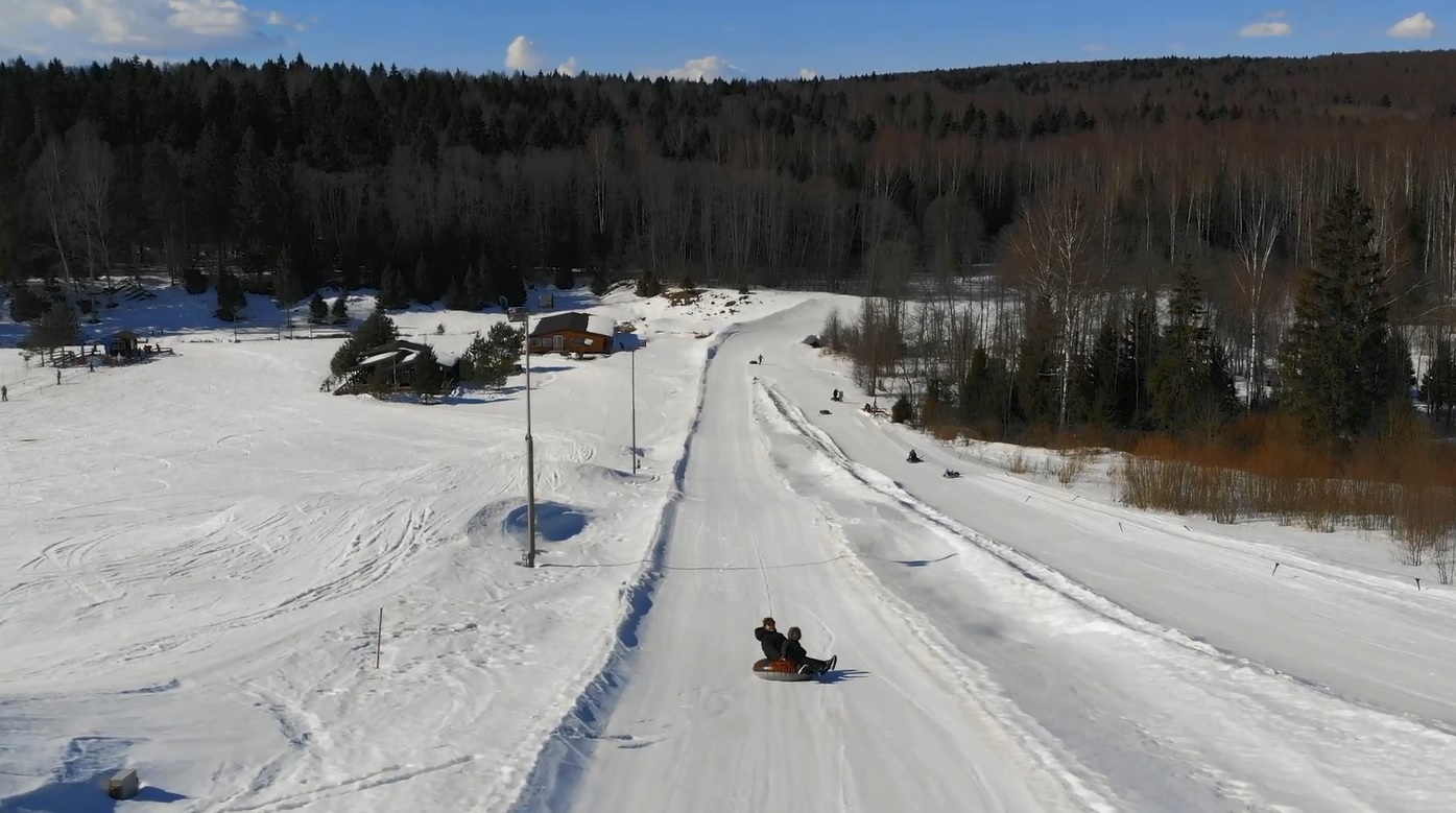 Снег не растает до конца апреля: под Ярославлем вовсю продолжается лыжный сезон