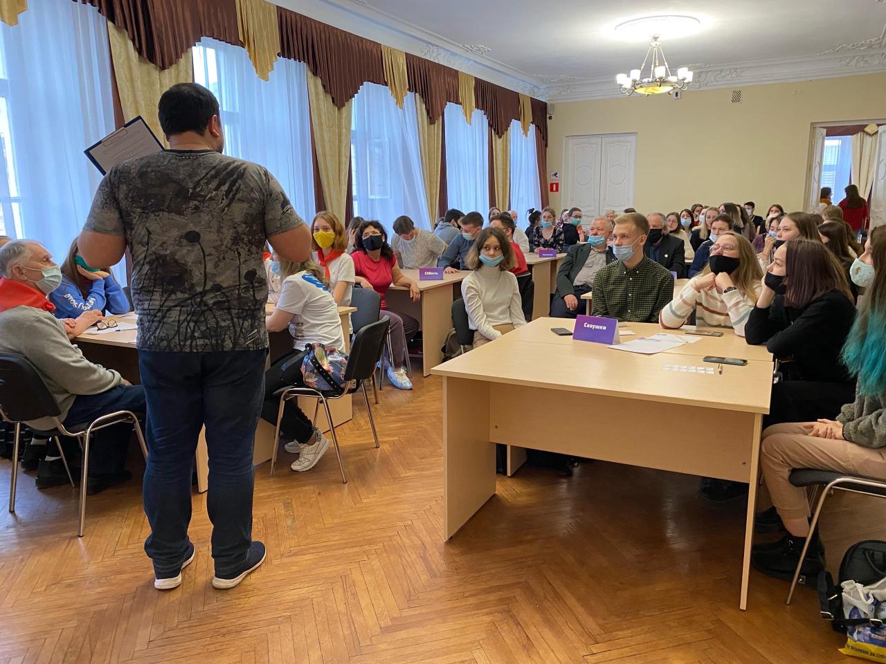В Ярославле впервые вручили личные книжки «серебряных» волонтеров