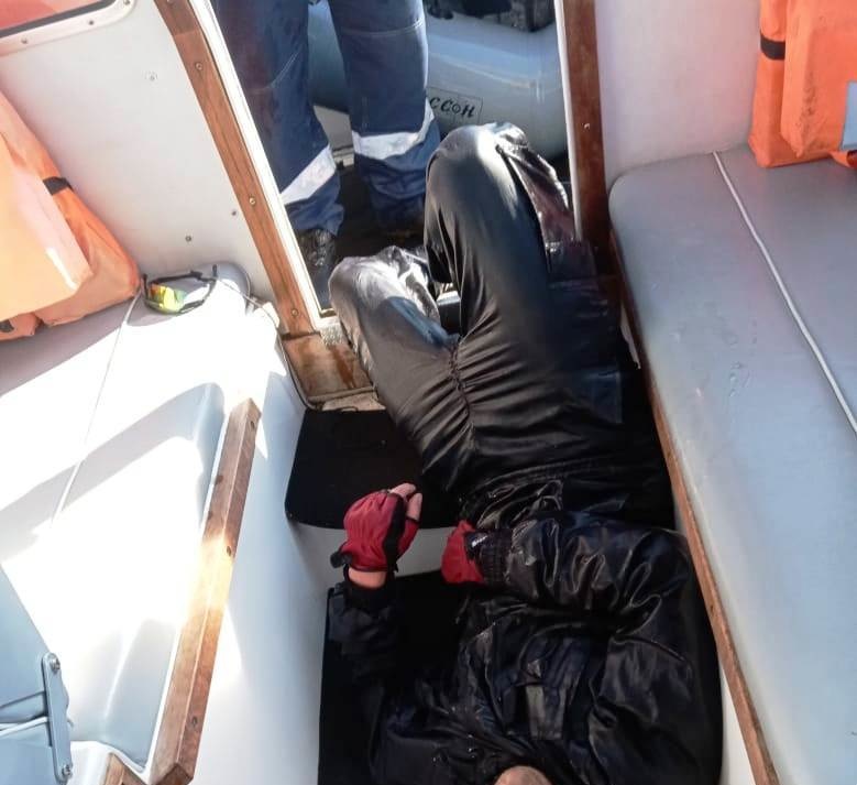 На Волге в Ярославле спасли выпавшего из лодки рыбака