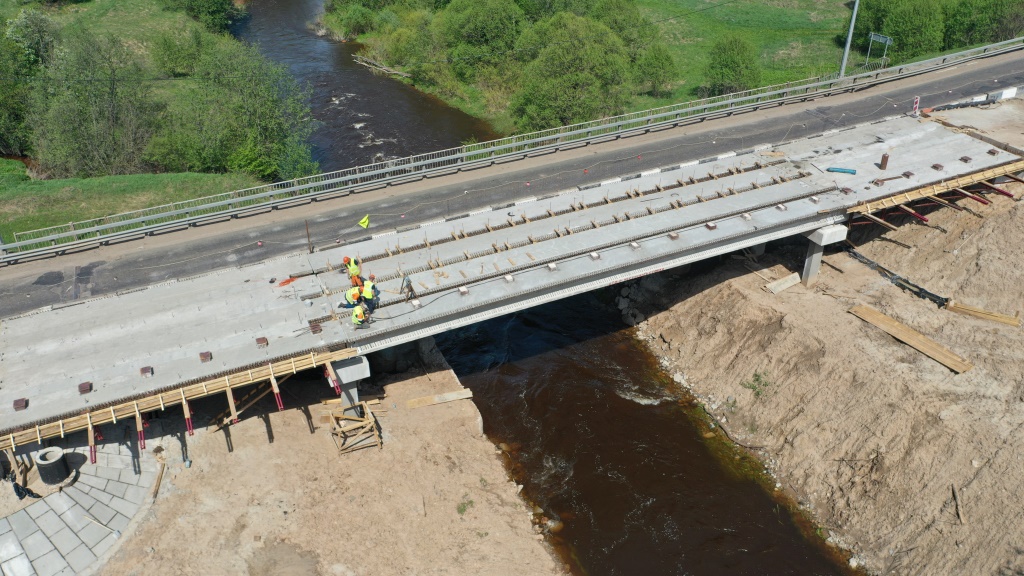 Мост через реку Печегду на трассе Ярославль-Рыбинск приподнимут в целях безопасности
