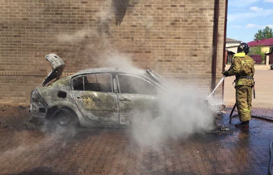 Автопожар в Ярославской области: огнем уничтожен легковой автомобиль