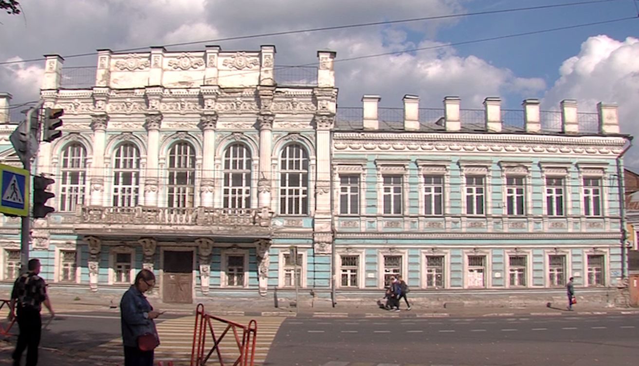 «Дом с атлантами» в центре Ярославля уйдет с молотка