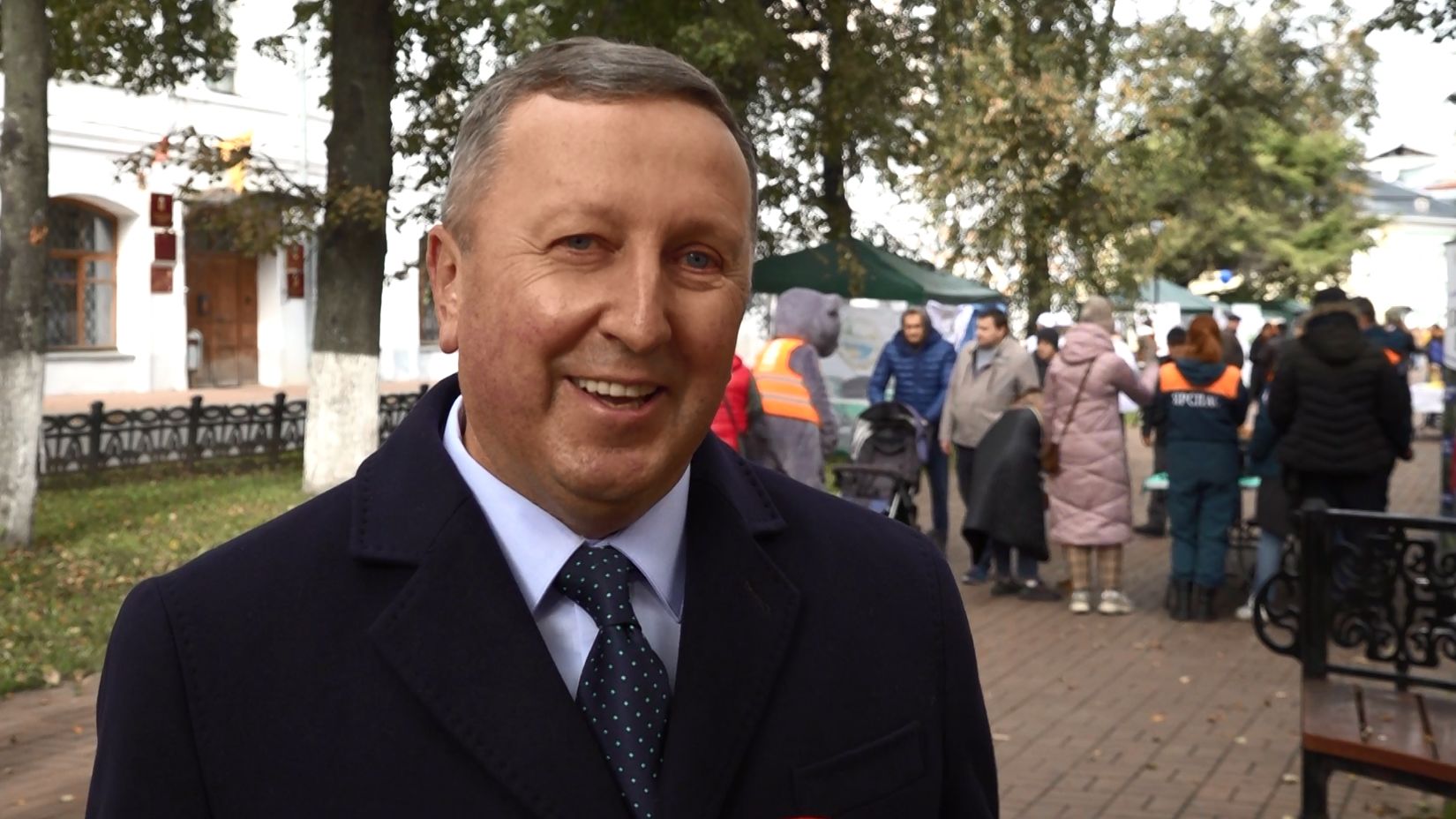 В рамках празднования Дня города Ярославля сенатор Сергей Березкин посетил ярмарку НКО