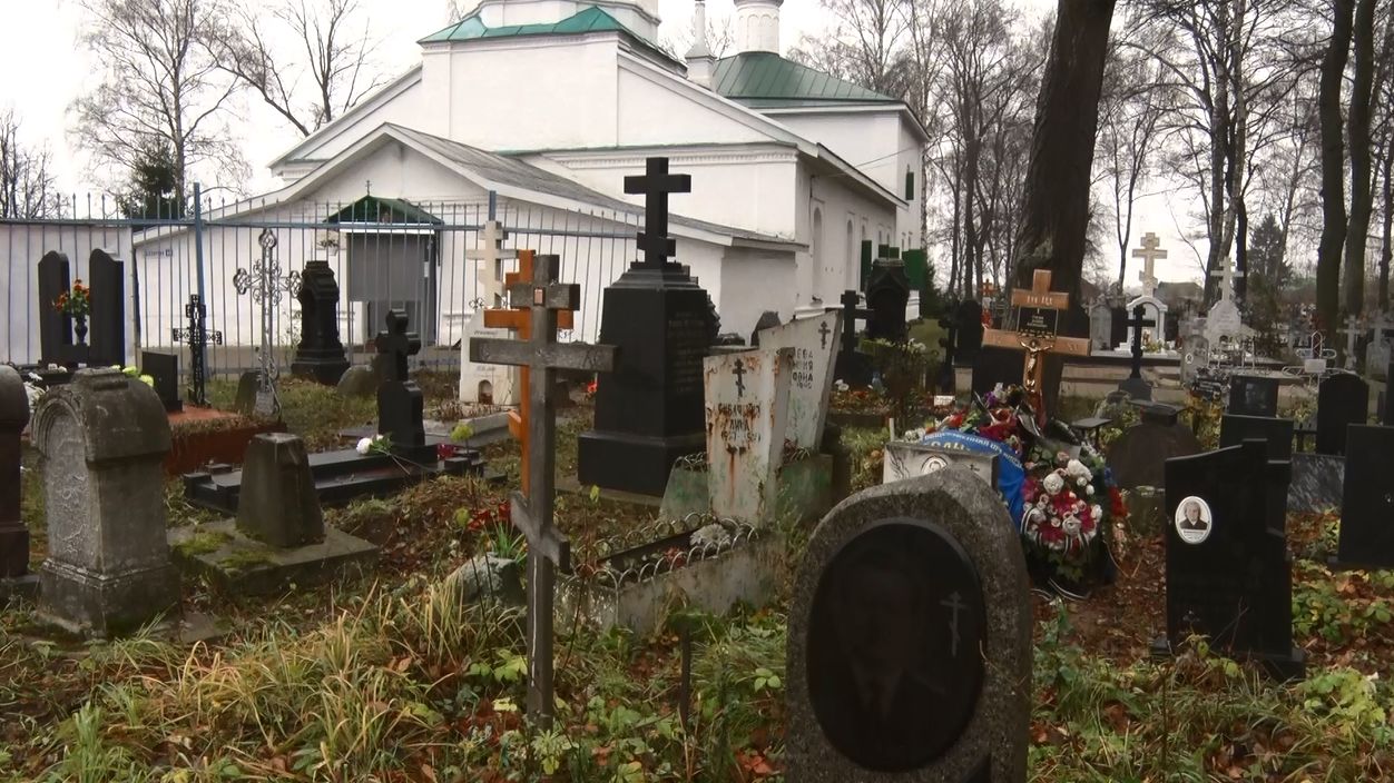 На древнем кладбище исчезают могилы — возмущены сотни пользователей соцсетей из Ярославля