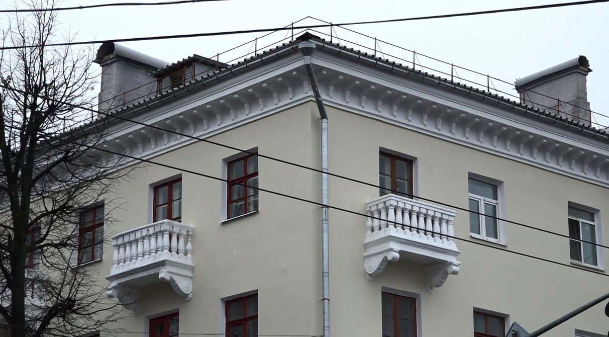 Спустя 68 лет фасад дома на улице Советской в Ярославле дождался капремонта