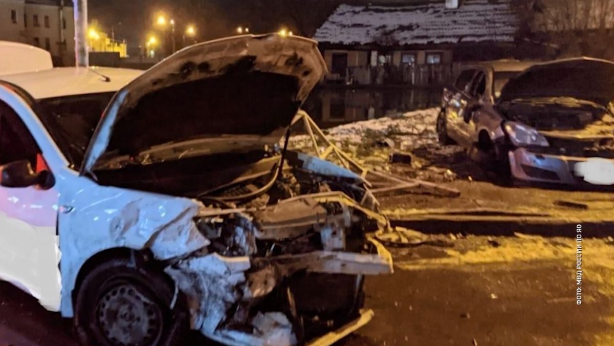 В Рыбинске столкнулись две иномарки, а улице Сосновой в Ярославле 58-летняя ярославна попала под колеса легковушки