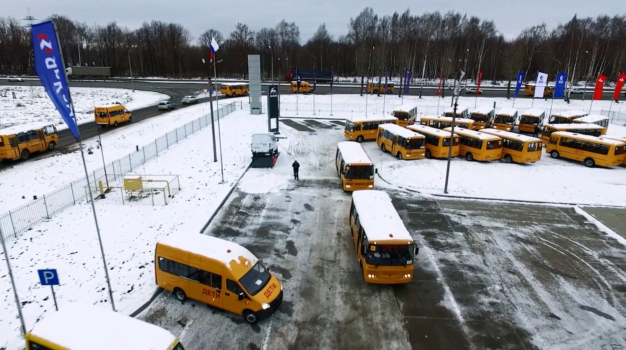 Более 50 новых современных школьных автобусов отправились в Ярославский район и другие города области