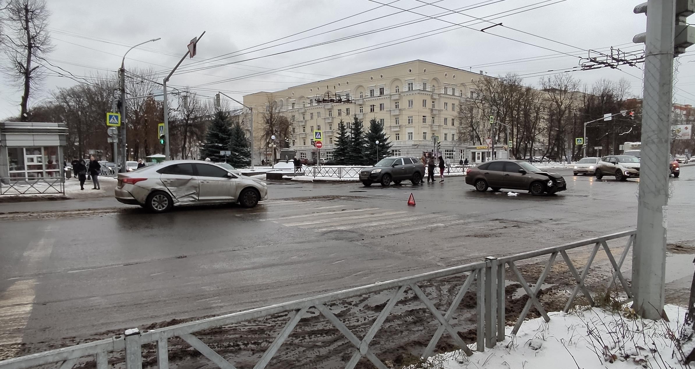 Массовая авария произошла сегодня днем в Ярославле