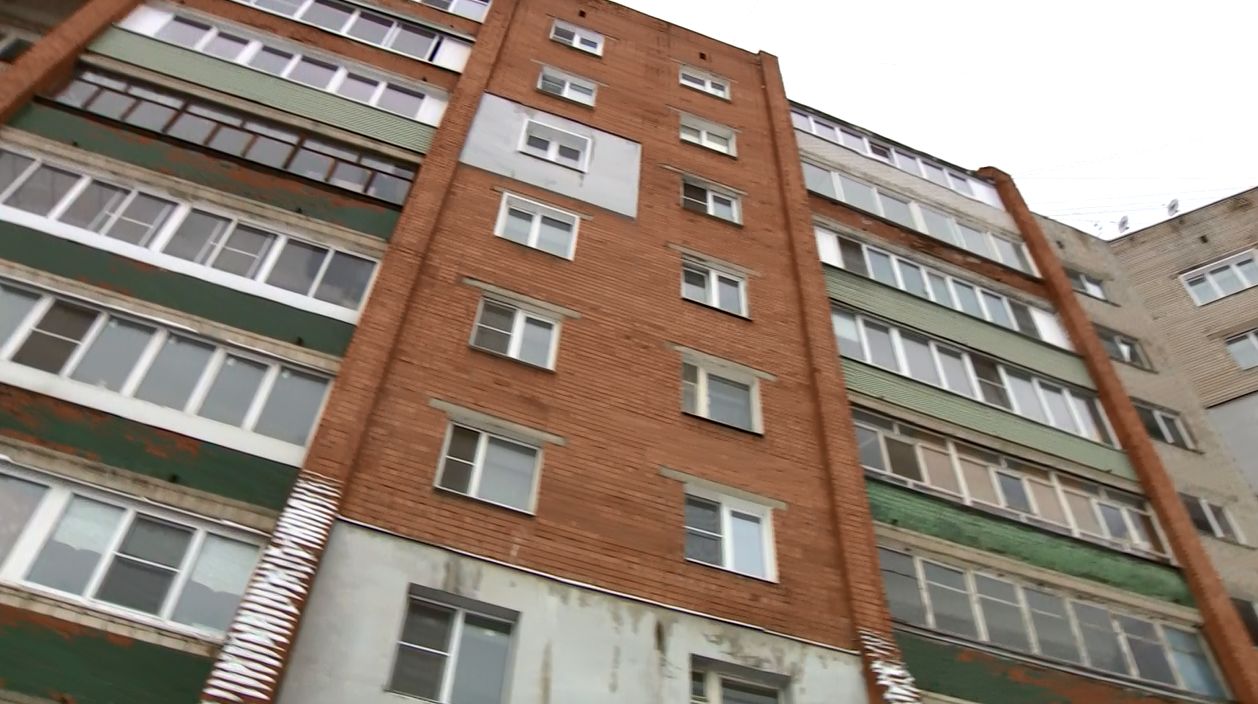 Дом по улице Труфанова стал опасным для маленьких пациентов поликлиники №3 Ярославля
