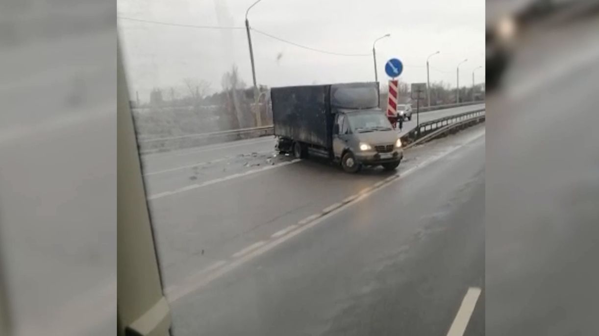 Легковушка и Газель столкнулись на трассе М-8 Ярославской области
