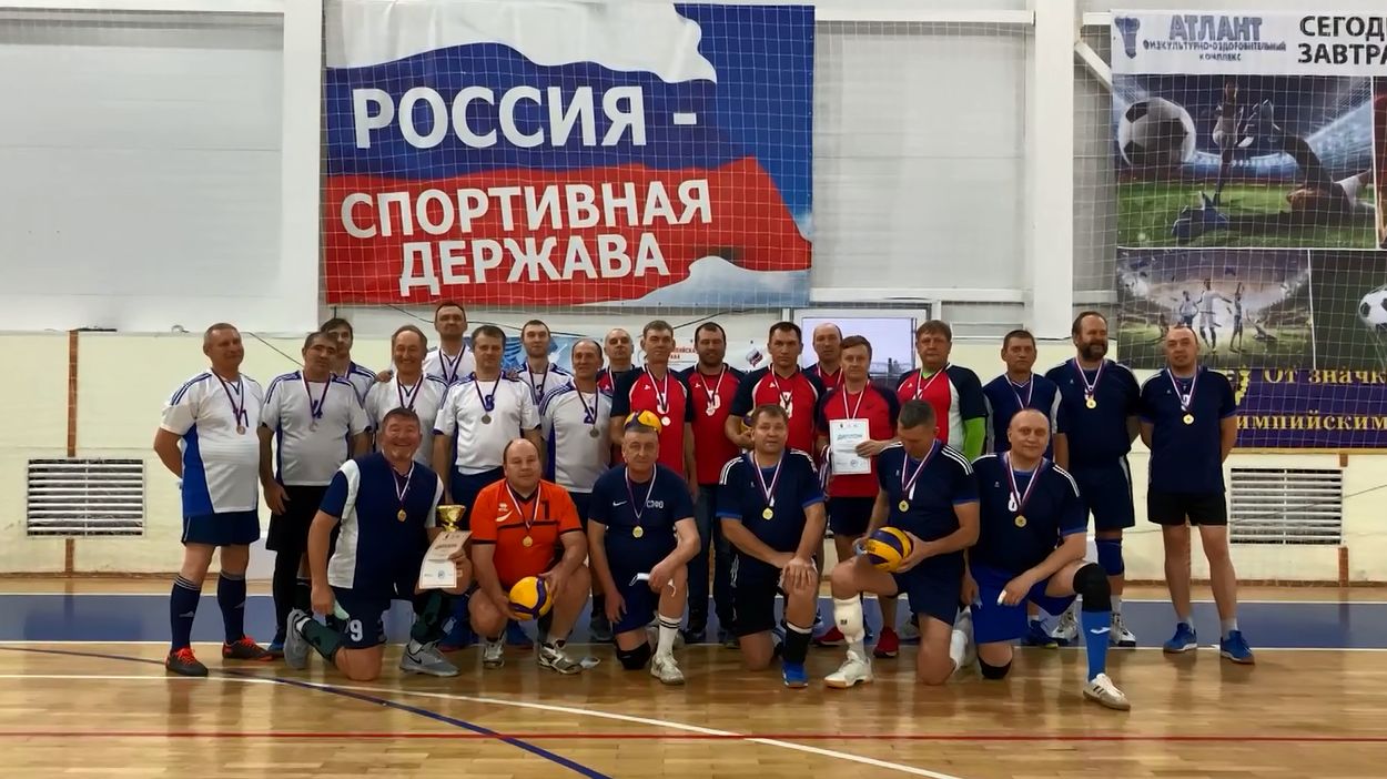 Ярославские ветераны волейбола взяли серебро и бронзу межрегионального турнира