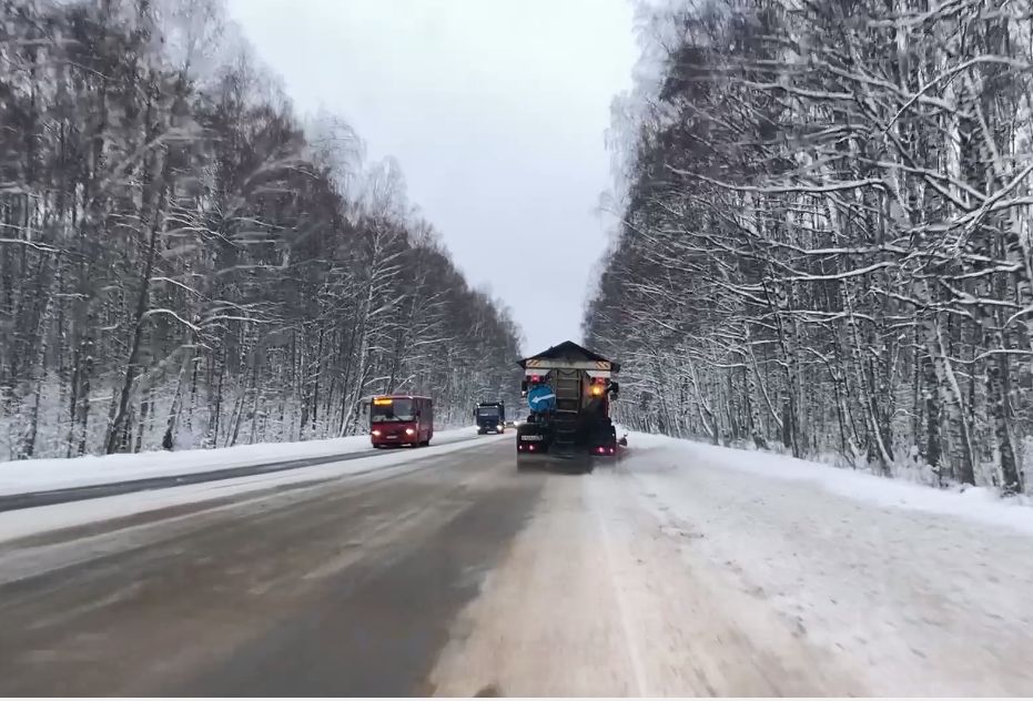 В Ярославле устраняют последствия мощного снегопада