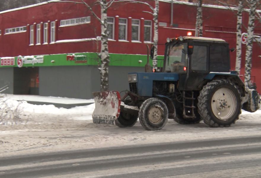 В Ярославле устраняют последствия мощного снегопада