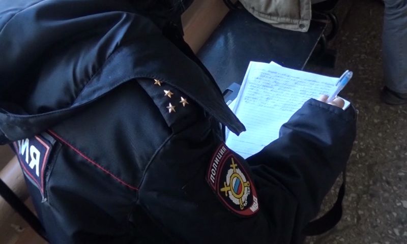В Ярославском районе задержан мужчина, угрожавший ножом таксисту и женщине