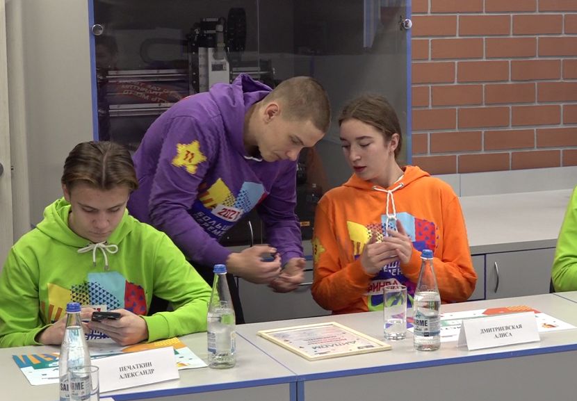 Глава региона поздравил школьников из Ярославля и Рыбинска с победой на всероссийском конкурсе "Большая перемена"