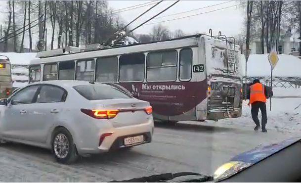 Понедельник в Ярославле начался с пробок на дорогах