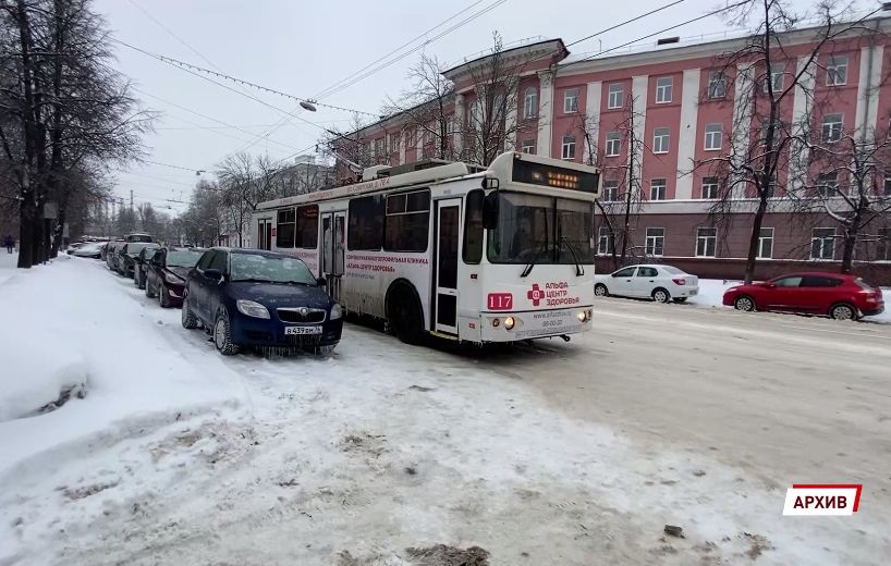 В Ярославле в троллейбусе женщину ударило током: подробности