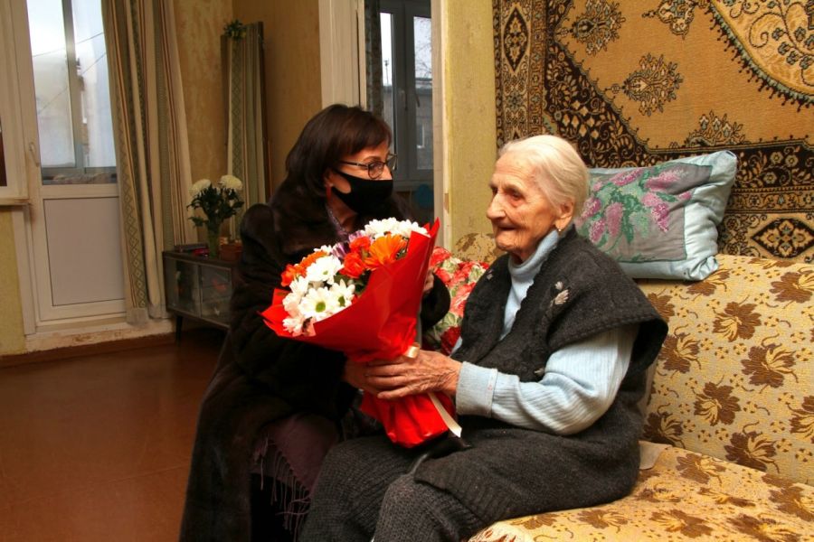 «40 лет трудилась фельдшером»: жительница Ярославской области отметила 100-летний юбилей