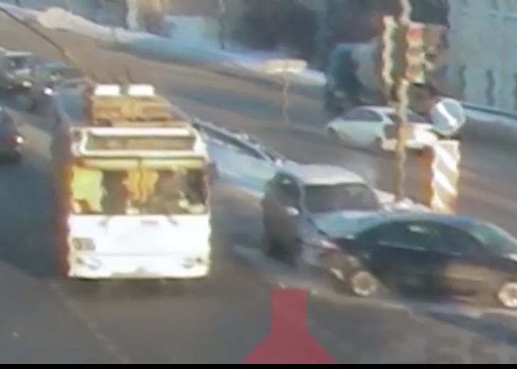 В сети появилось видео ярославского «взбесившегося троллейбуса»