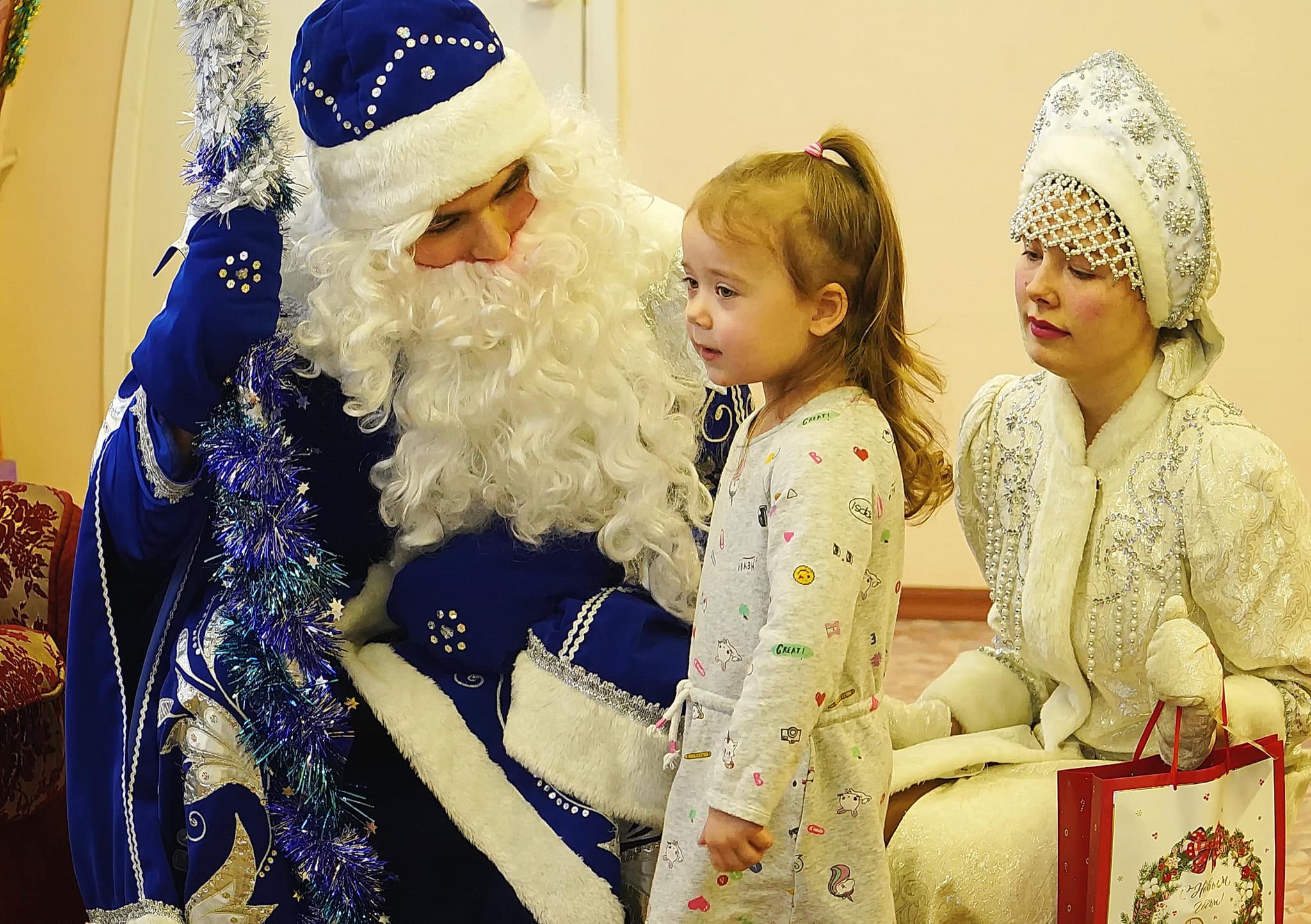 На новогоднем празднике мама купила