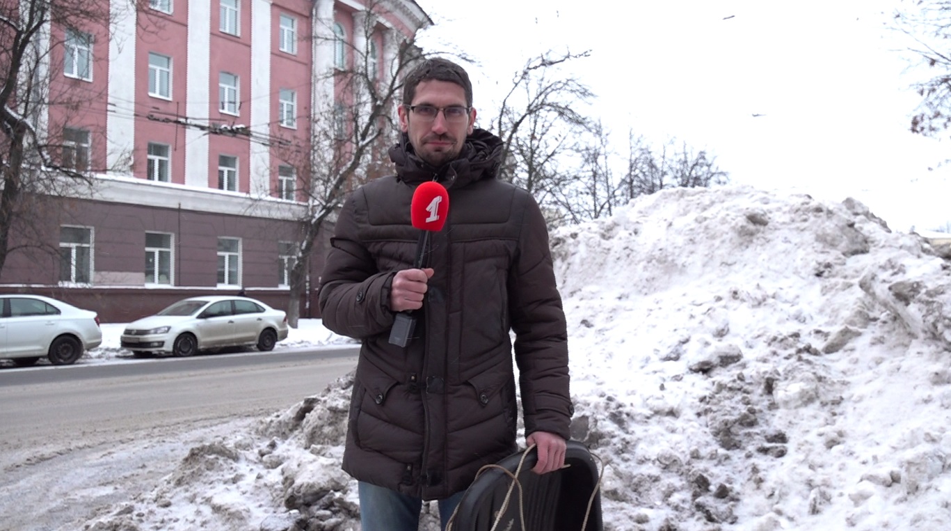 «Работаем круглосуточно»: коммунальщики прокомментировали нечищеные тротуары в Ярославле