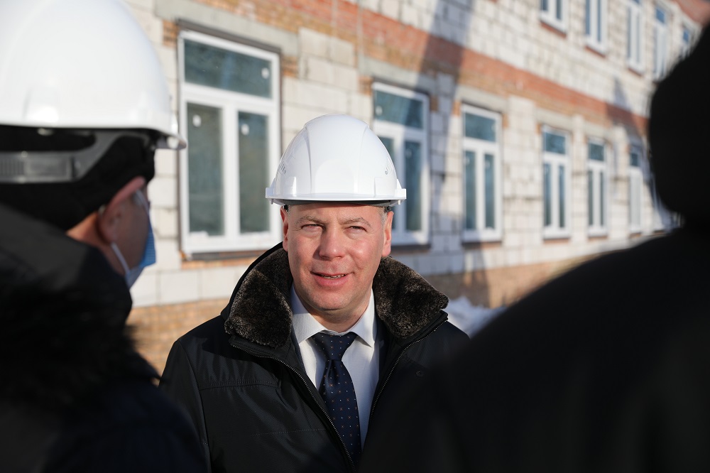 Врио губернатора поручил отремонтировать дорогу к спальному корпусу для ветеранов в Некрасовском районе