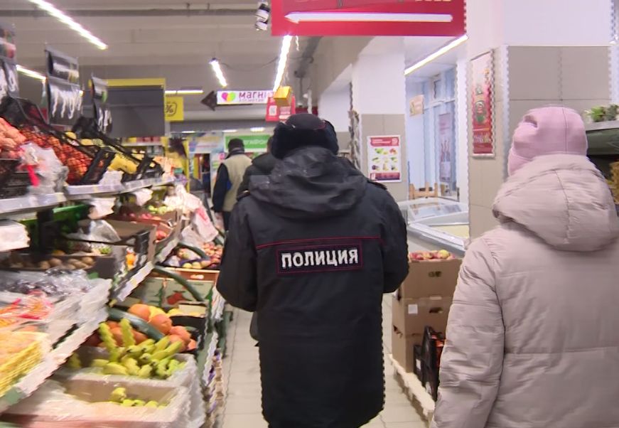 На объектах торговли в Ярославле продолжается контроль масочного режима