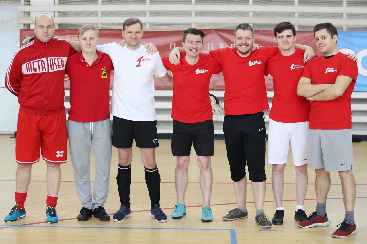 Команда «Первого Ярославского» сыграла в мини-футбол на юбилее «Шинника»