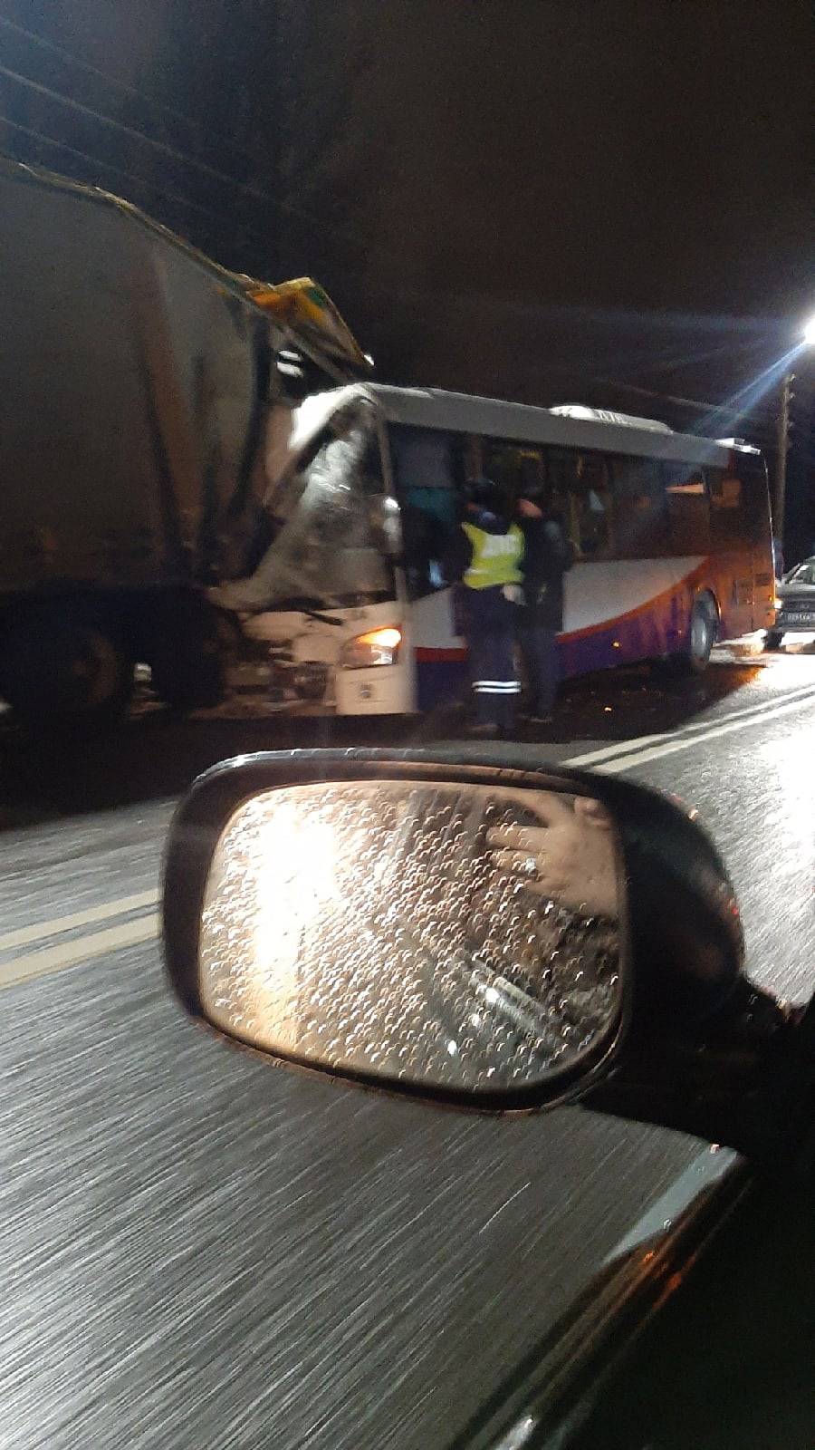 В Ярославле автобус врезался в фуру