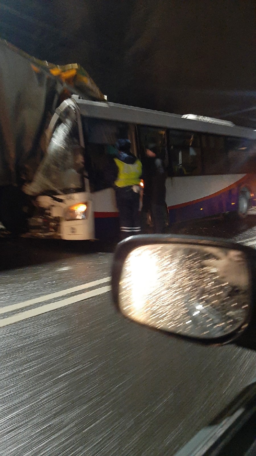 В Ярославле автобус врезался в фуру