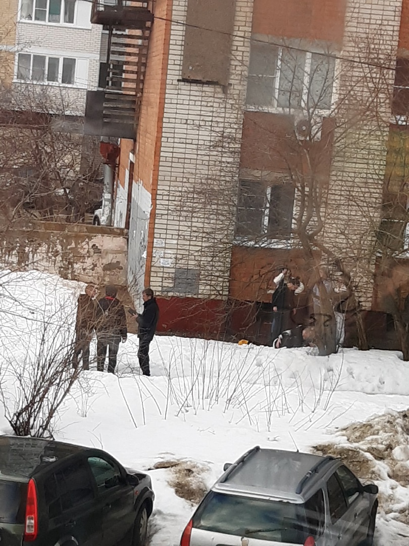 В Ярославле 14-летняя девочка выпала из окна: СК проводит проверку