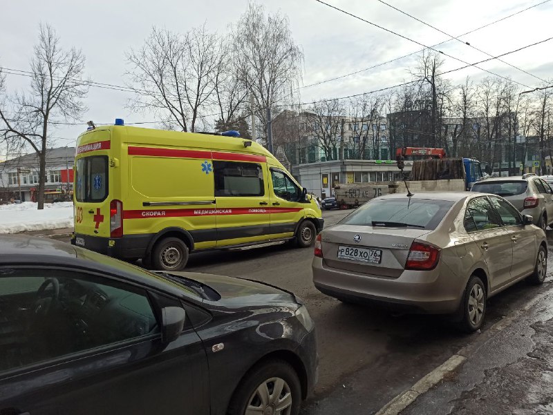 Минирование? В УМВД прокомментировали экстренную эвакуацию в банке в центре Ярославля