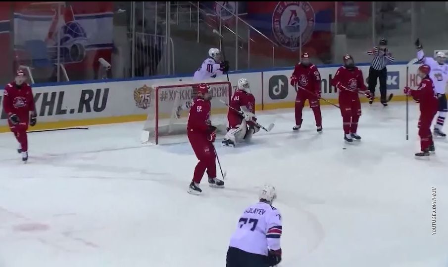 Молодежная хоккейная команда «Локо-76» уступила «Стальным Лисам» в четвертом матче в серии в Кубке Харламова