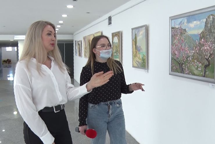 В ярославском «Миллениуме» открылась выставка, приуроченная к годовщине воссоединения Крыма с Россией
