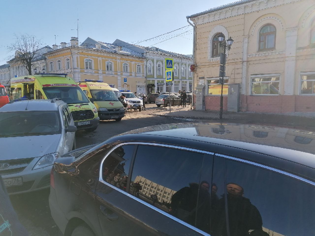 «Обрушились перекрытия»: очевидцы сообщают о ЧП в центре Ярославля