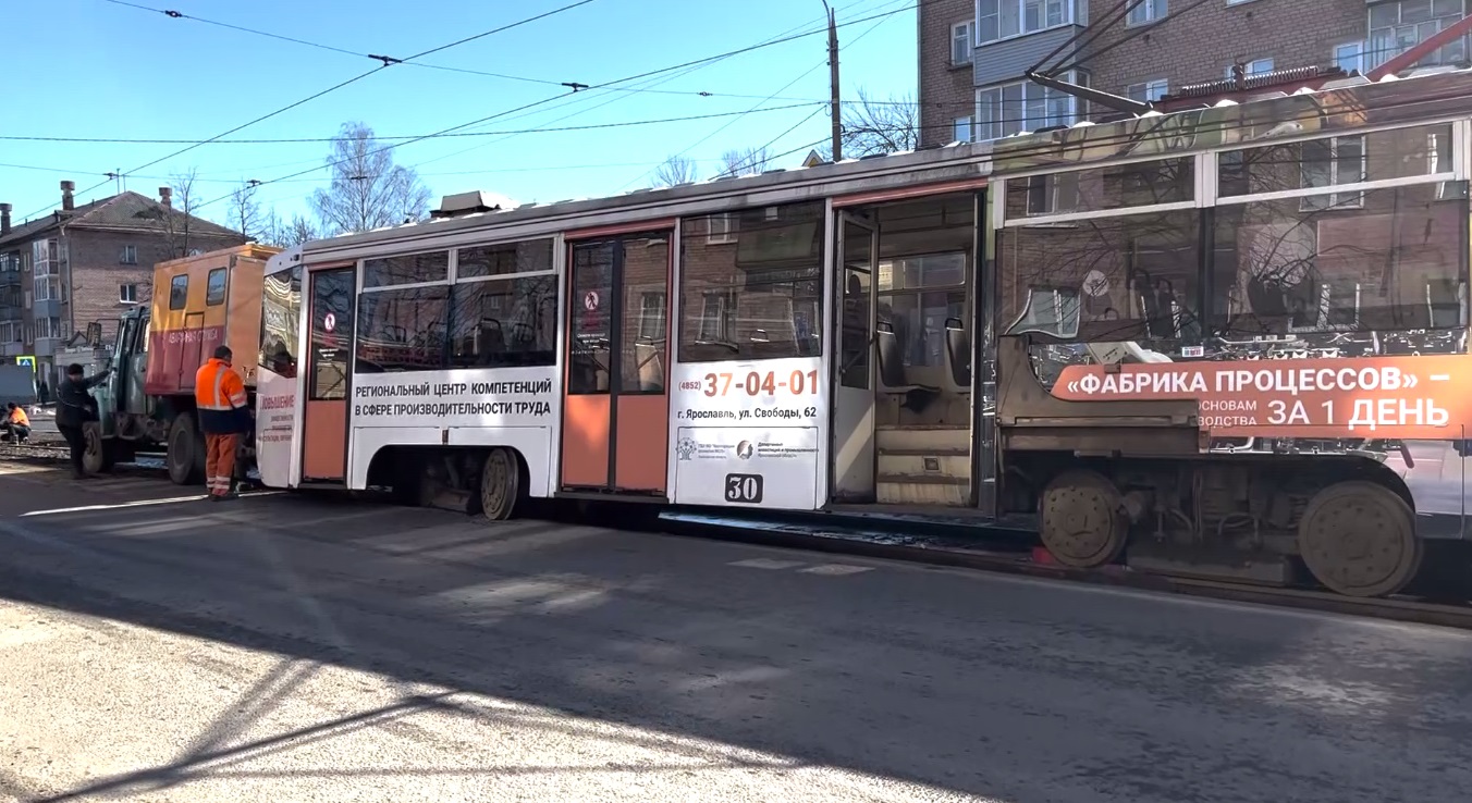 В Ярославле трамвай сошел с рельс