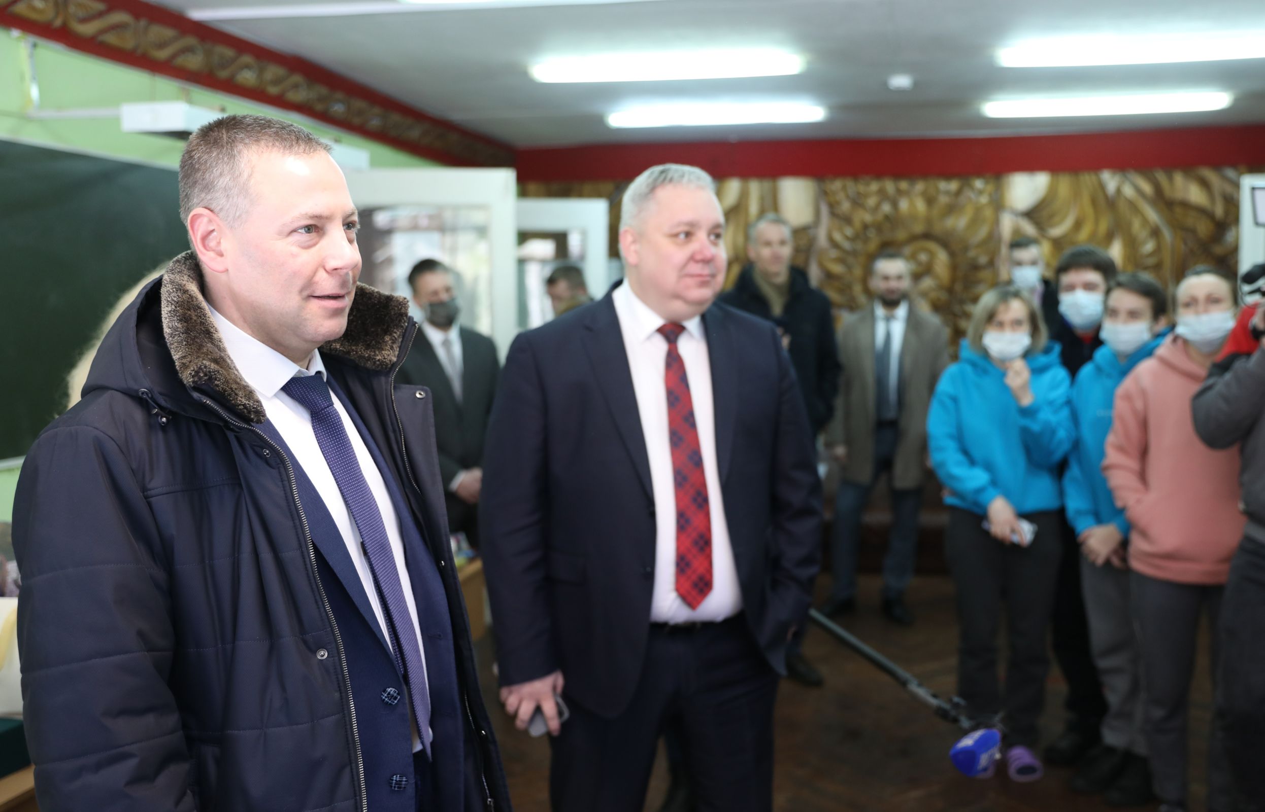 Условия размещения беженцев из ДНР проверил глава региона Михаил Евраев