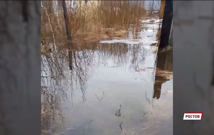Ушла под воду: в Ростове затопило 2-ю Железнодорожную улицу