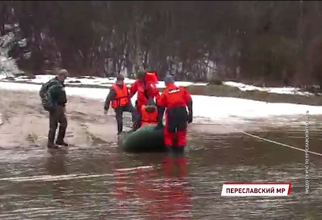 22 человека оказались отрезаны от большой земли: в Переславле затопило дорогу
