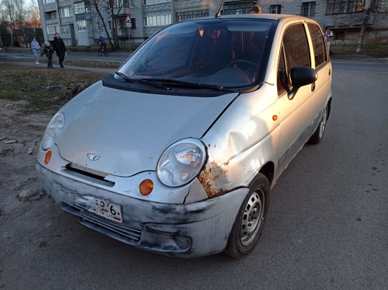 До перехода не дошел: в Ярославской области автомобиль сбил 8-летнего мальчика