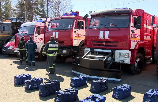 Объявлен пожароопасный период: готовность спасателей оценил глава региона Михаил Евраев